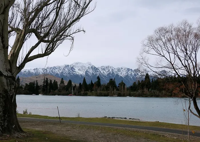 Lakeside Motel
