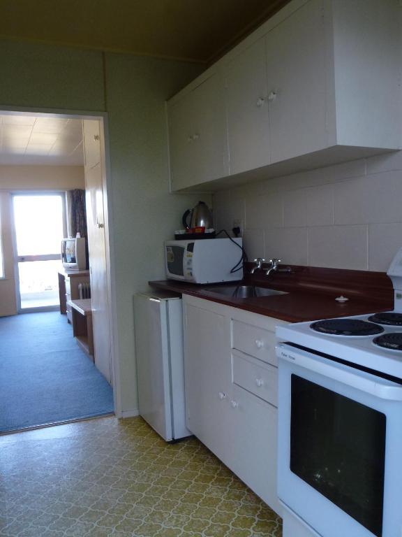 Lakeside Motel 3*